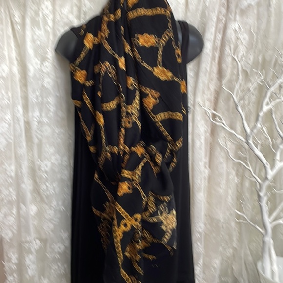 Scarfs Always Fit 😉☺️ Another Zara Beauty: Chains, Black, Gold/Mustard, Links…. - Picture 7 of 8
